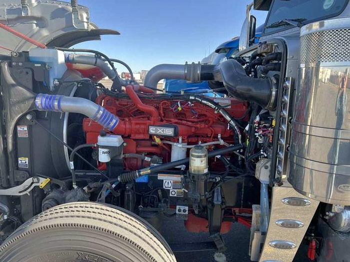 Used 2022 Peterbilt Tractor