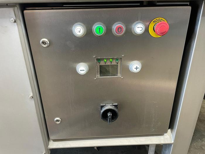 Gebruikt 2011 FAM Snijmachine/ snijder/ gevogelte & vlees, type: YURAN