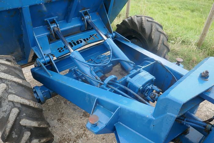 Used 2004 THWAITES 5 TONNE