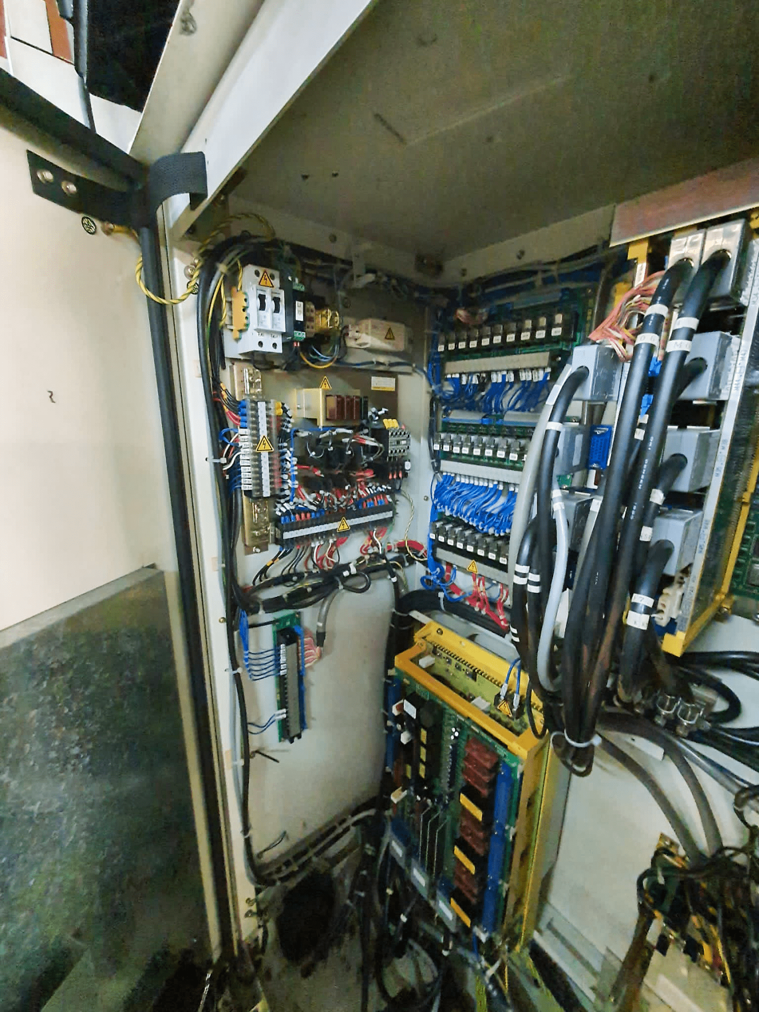 Used Stama MC 010 - Vertical Machining Centre - 1990