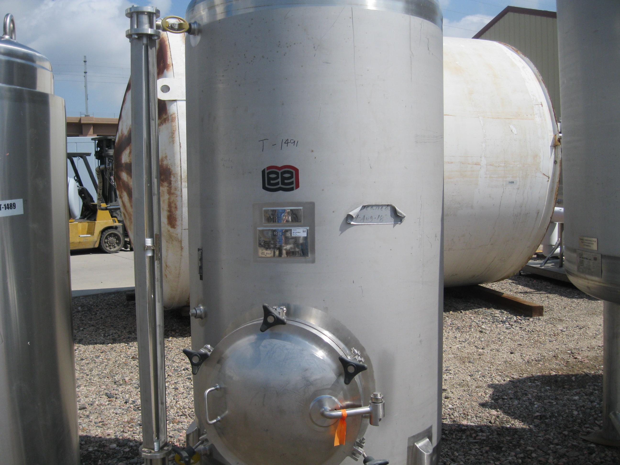 Used 4500 VERTICAL JACKED STORAGE TANK