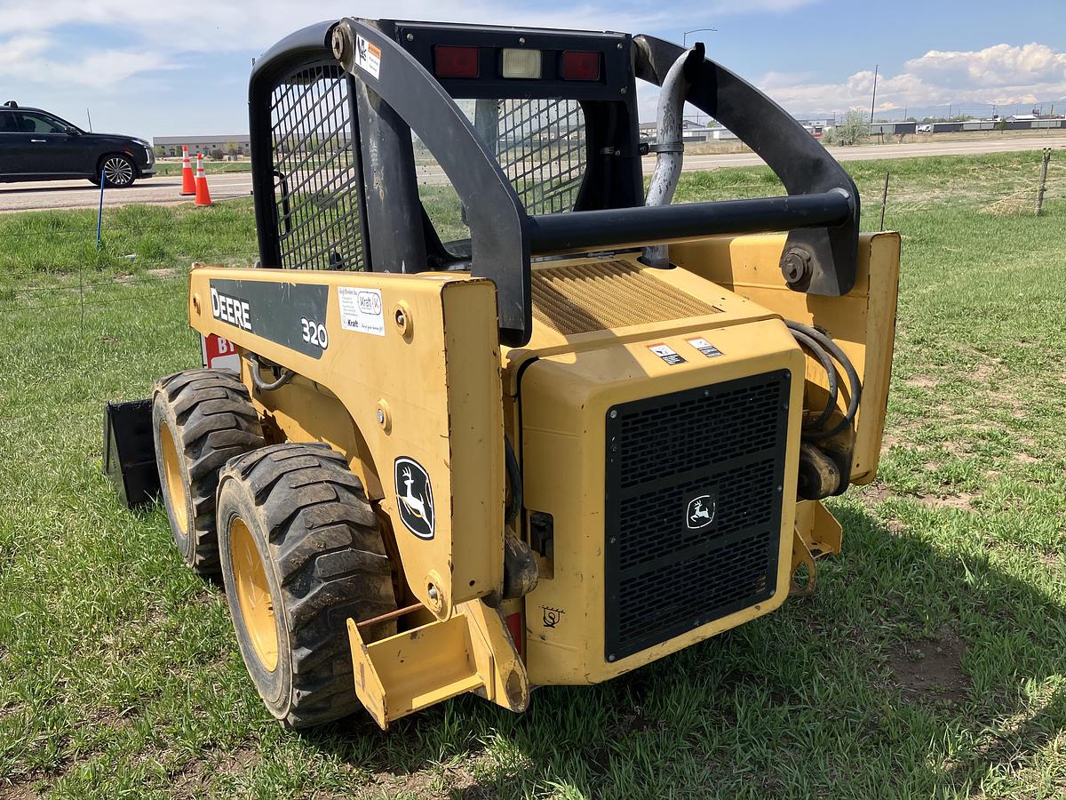 Used Deere 320 Skid Steer