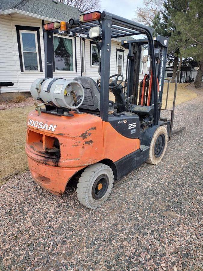 Used Doosan G25P-5