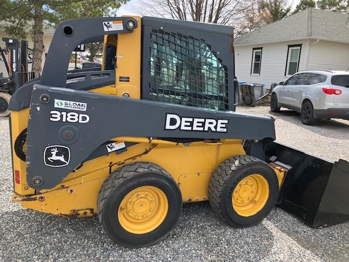 Used Deere 318D 2013