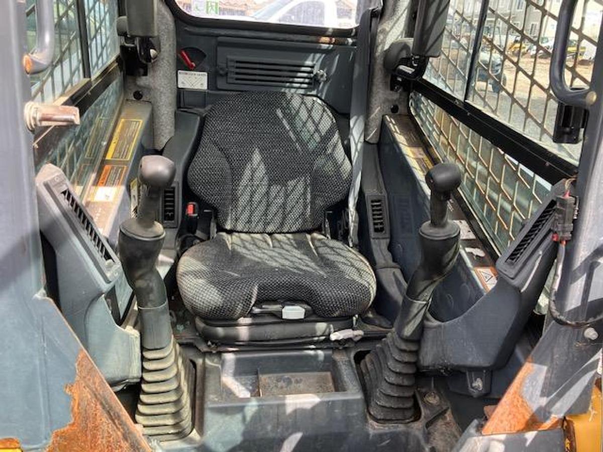 Used Deere 318D 2013