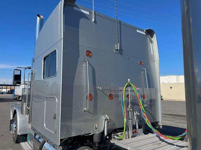 Used 2022 Peterbilt Tractor