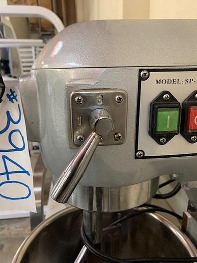 Used 20 Quart Uniworld Planetary Mixer SP200A