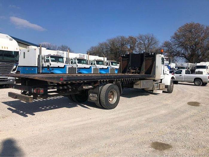 Used 2002 Peterbilt 330 roll back