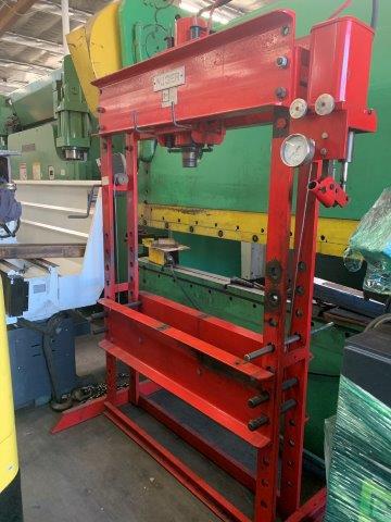 Used 80 Ton, NUGIER H80-14, 14"Str, 48" BETWEEN POSTS, HAND CRANK BED Our stock number: 5524