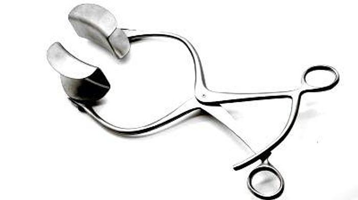 Used Retractor Abdominal Collin 62 by 37mm Blades with 135mm Spread