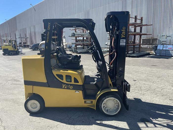 Used 12,000 POUND YALE FORKLIFT W/ OPTION FOR ROLL CLAMP