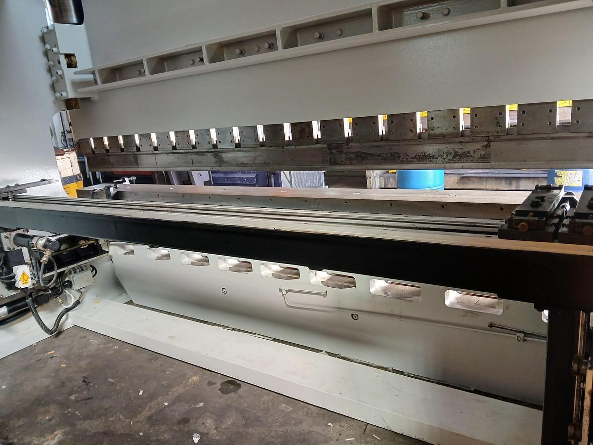 Ricondizionato Pressa Piegatrice Cnc FARINA 4100 x 320