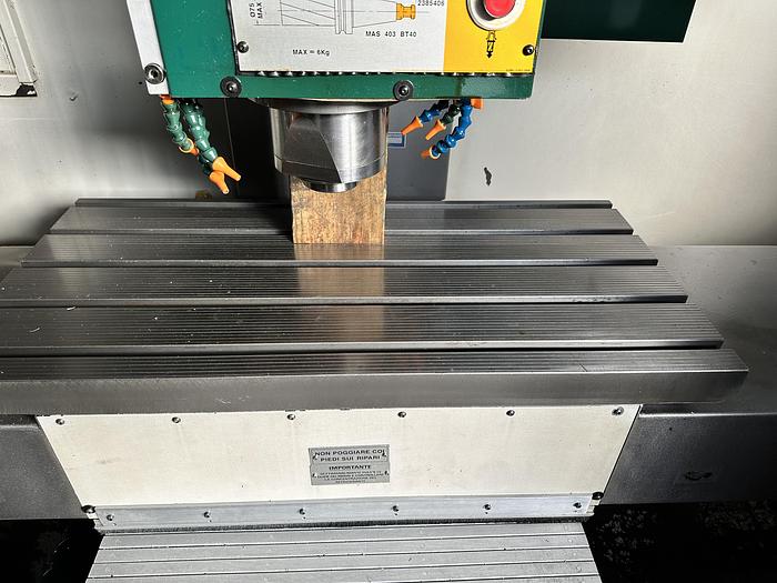 Ottime 2001 BRIDGEPORT VMC 800 22 XP