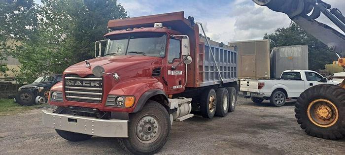 Used 2004 MACK CV713