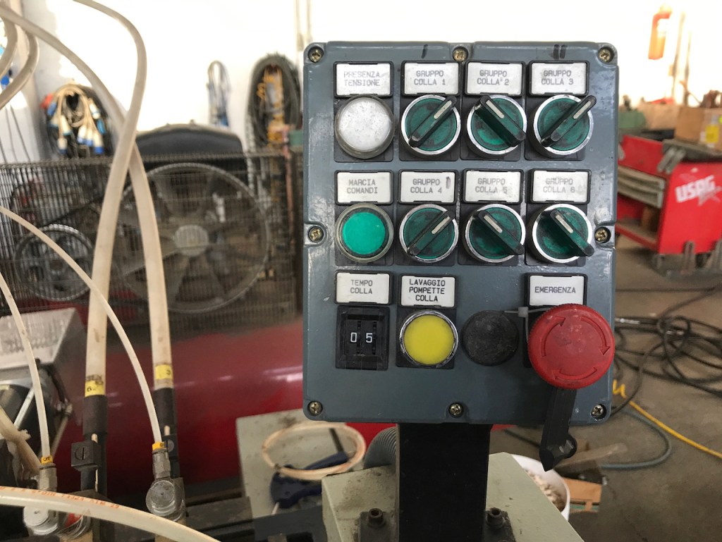 Used 1997 Inseritrice e incollatrice di perni, automatica