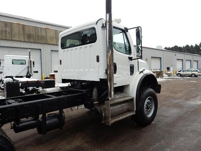 Used 2009 Freightliner M2-112V