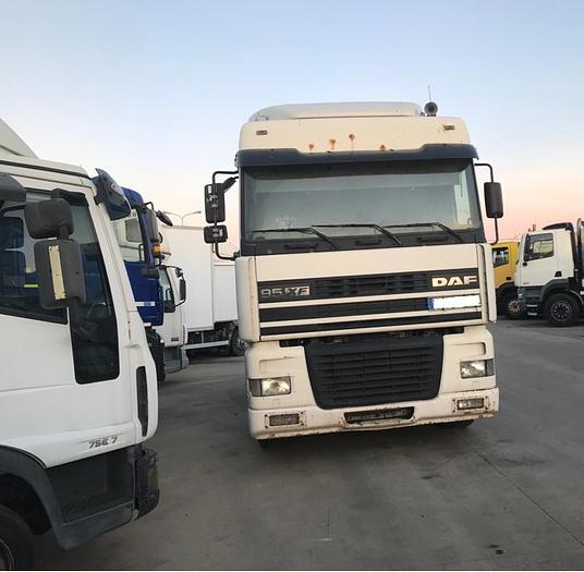 Usado 2002 DAF XF 95 430 ZF manual tractor unit