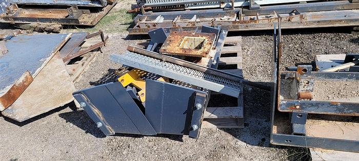 Used 2004 HEM 12-27 CONCRETE PAVER