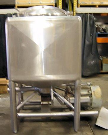 Used 200 GALLON MIX TANK.  WALKER MODEL LIQUIVERTER SERIAL SPG-34024