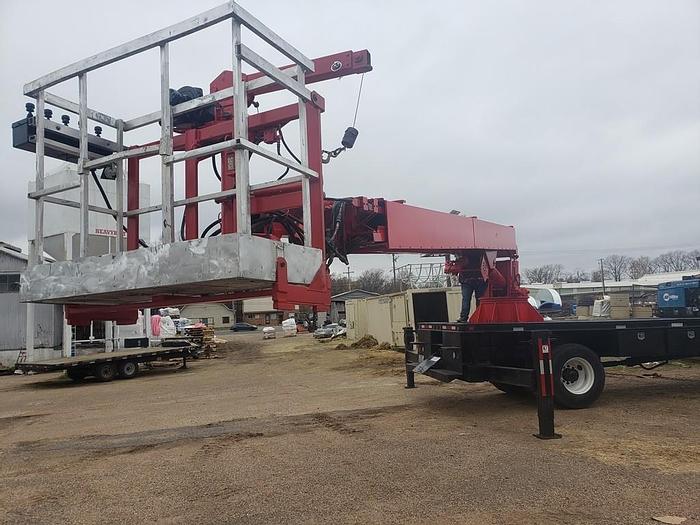 Used 2007 International 4400 Skyhoist RX87 Sign Crane - M26707