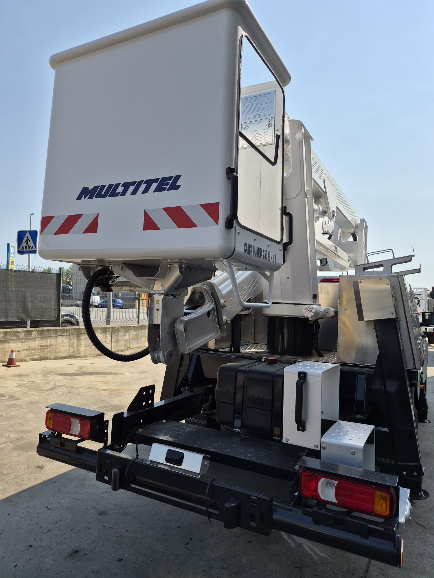 Multitel MXE130 · Isuzu D-MAX