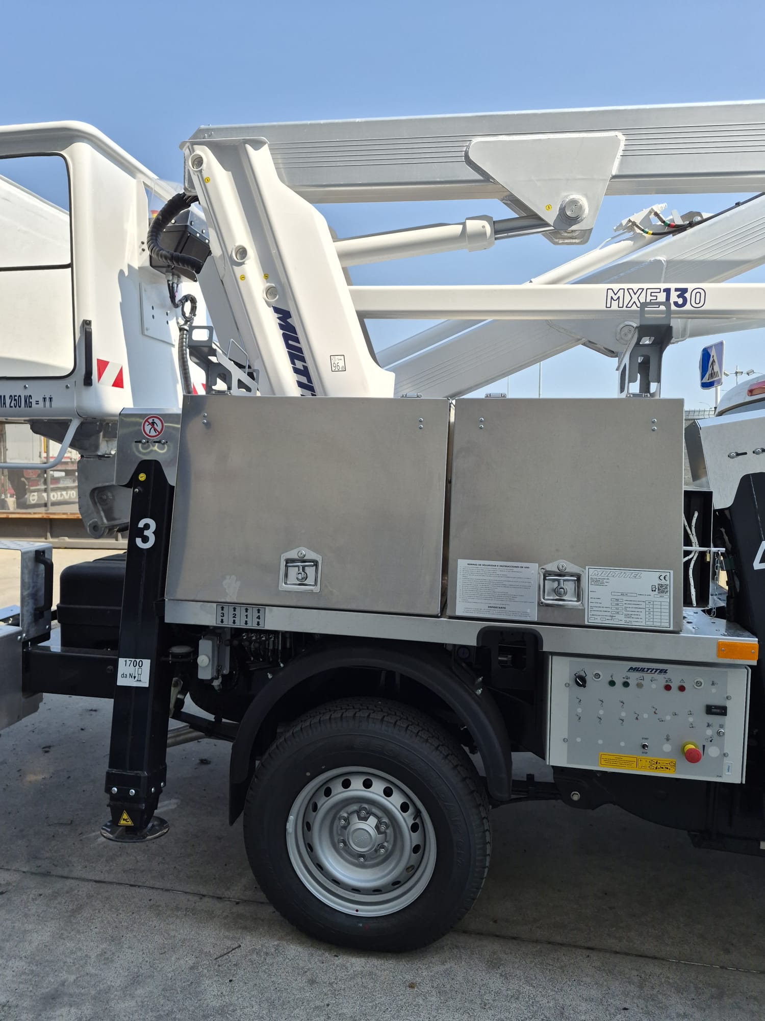 Multitel MXE130 · Isuzu D-MAX