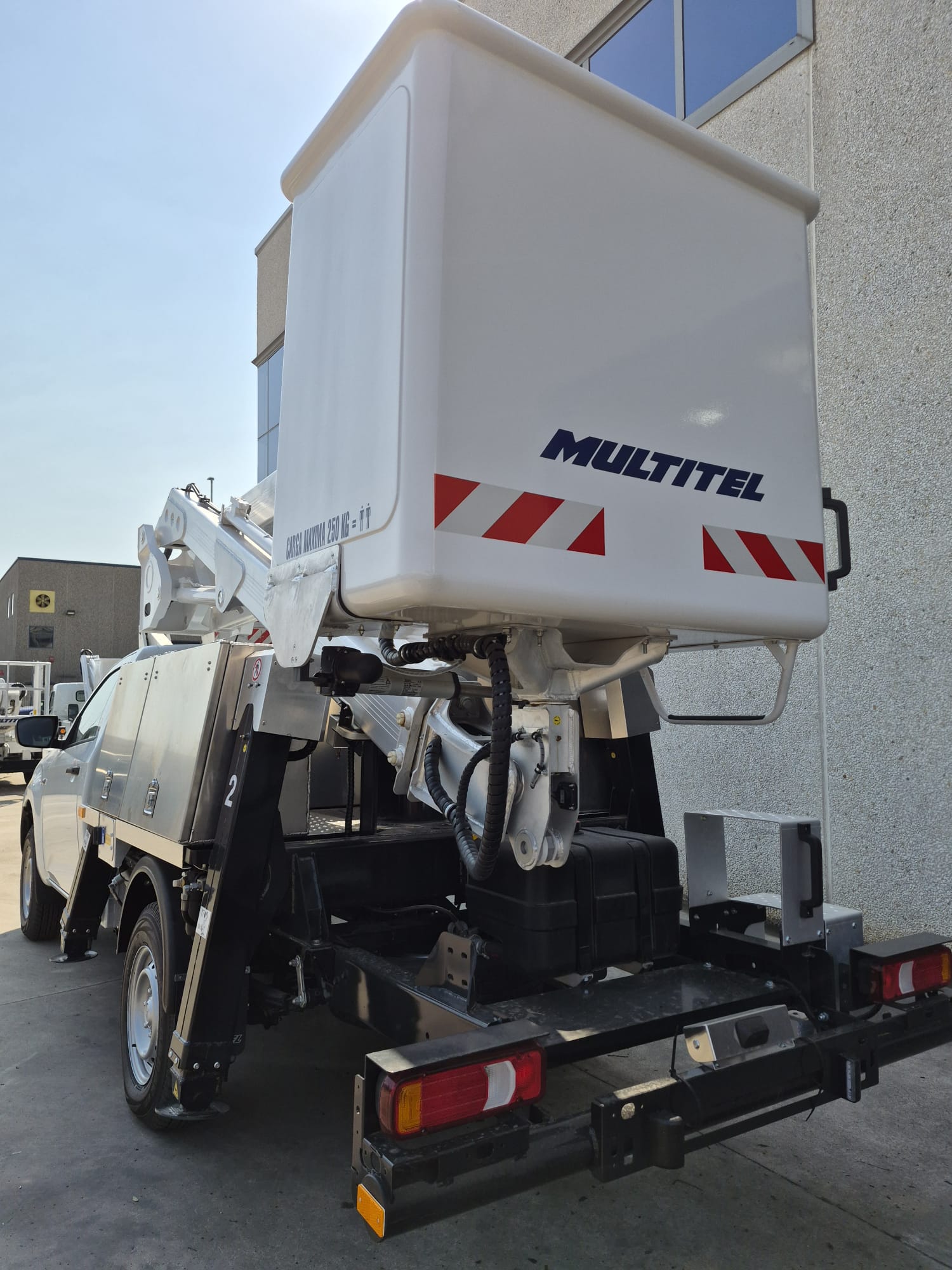 Multitel MXE130 · Isuzu D-MAX