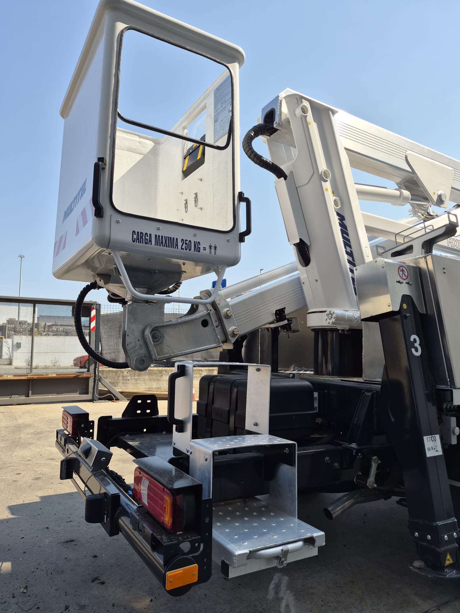 Multitel MXE130 · Isuzu D-MAX
