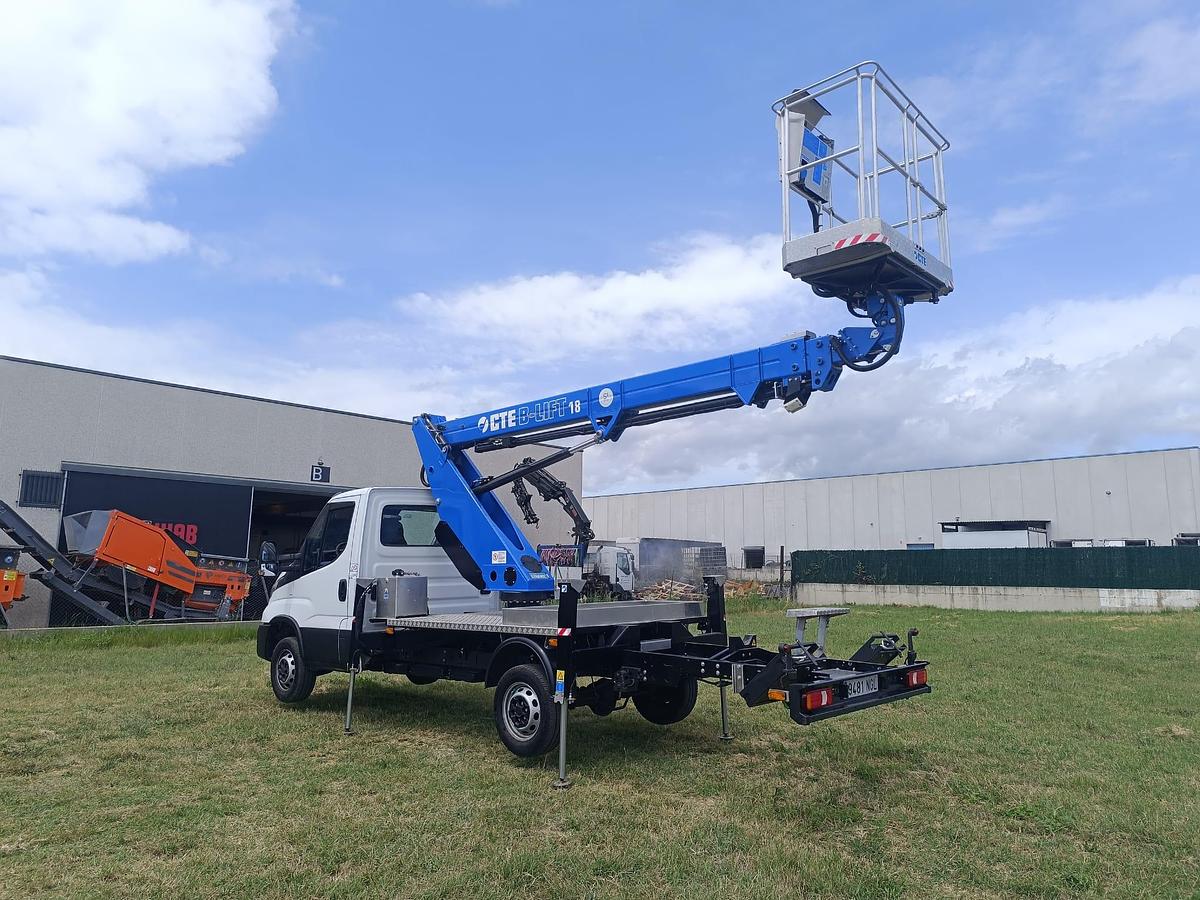 Usado Iveco Daily · CTE B-LIFT 18