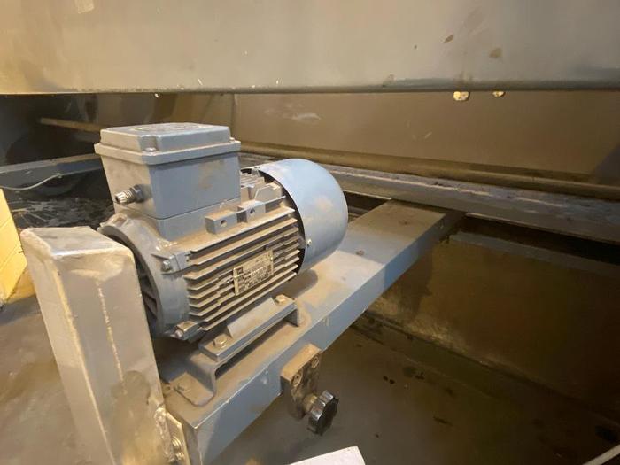 Used 2007 Durma SB3010NT Guillotine Shears