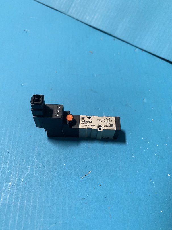 Used SMC Solenoid Valve VJ3143
