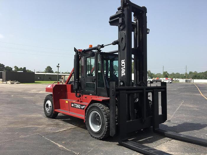 Forklifts for sale at North Texas Equipment Services LLC
