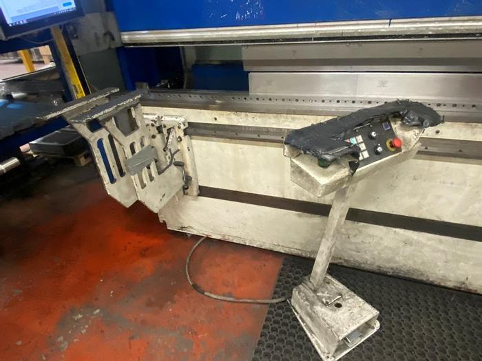 Used 2003 Trumpf TrumaBend V230 CNC Pressbrake