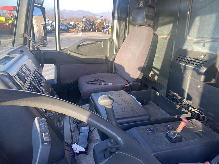 Usato 2002 iveco EUROTECH 260E28 CON GRU