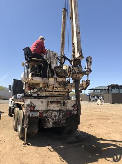 Used HB21242 Texoma 330 mounted on a 1985 Ford LT9000 Texoma 330