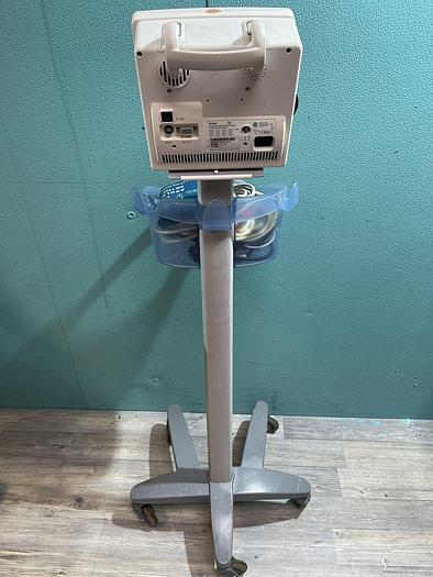 Used Mindray Datascope Trio Patientenmonitor auf Trolley mit Manschette, EKG Kabel und SpO2 Fingersensor