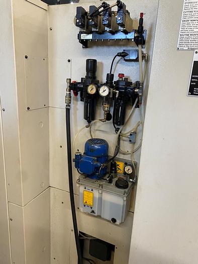 Used 1999 Bridgeport VMC 600/22 Digital Machining Center