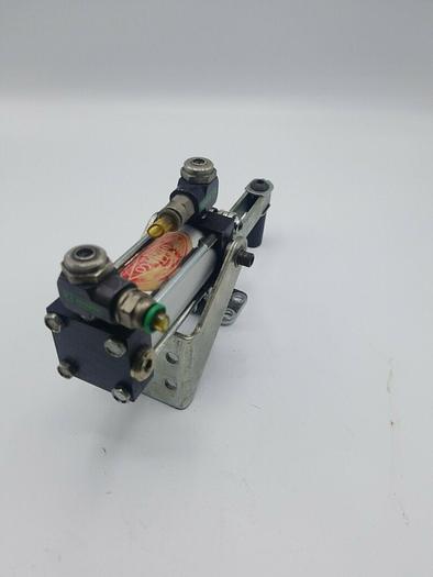 Used DESTACO 807250MR PNEUMATIC CLAMP CYLINDER