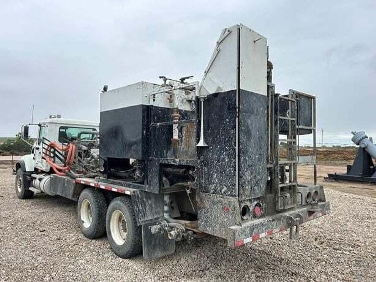 Used 2005 MACK CV513 T/A CEMENT SPM TRIPLEX PUMP TRUCK
