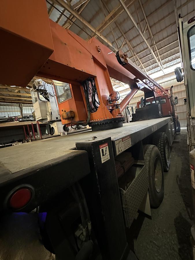 Used 1999 QMC 4170 - 70' boom, 29" Jib