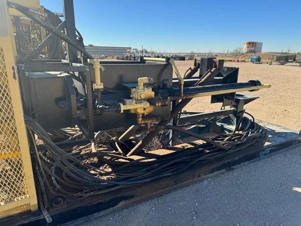 Used Rig Assist Snubbing Training Unit - Hydraulically Raised Work Platform - Controls