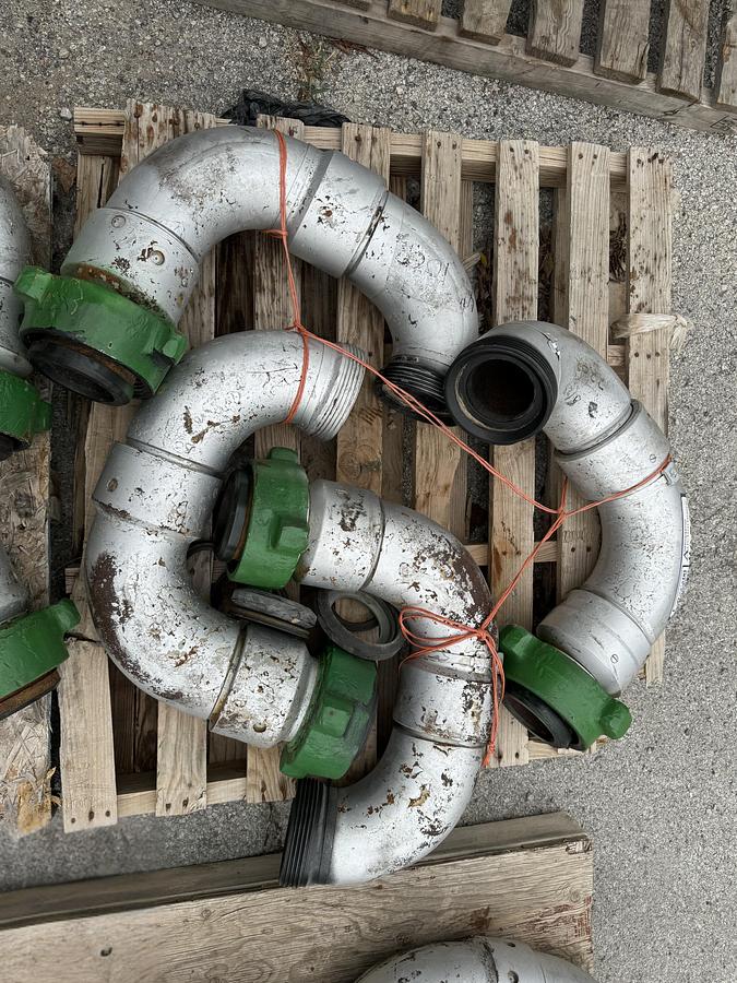 Used (16) 4" Fig. 1002 Chicksans