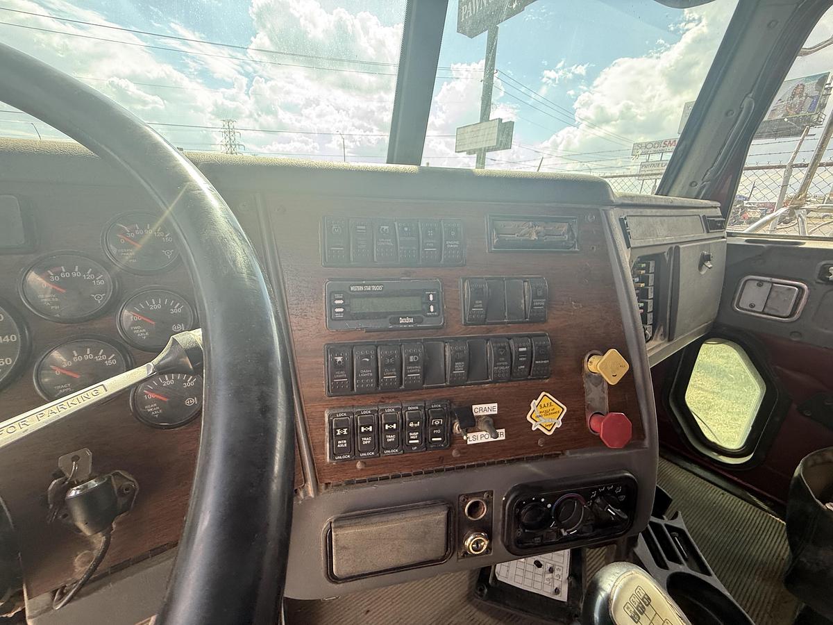 Used 2006 Western Star 4900 Boom Truck, Sleeper