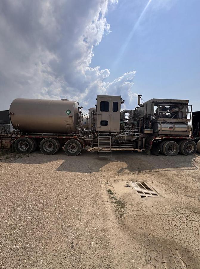 Used 2006 Peerless 42ft Tri-Axel Drop Deck Non-Fired Nitrogen Pump Trailer