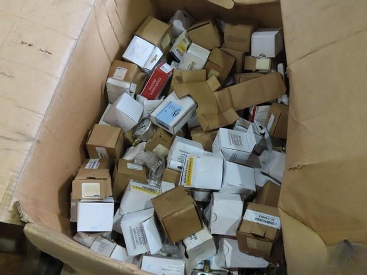 Used (50) Liquid Filled Pressure Gauges