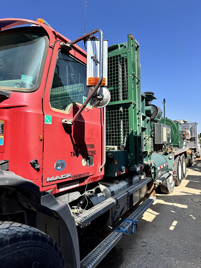 Used 2010 Mack High-Pressure Frac Pump Truck - GU820