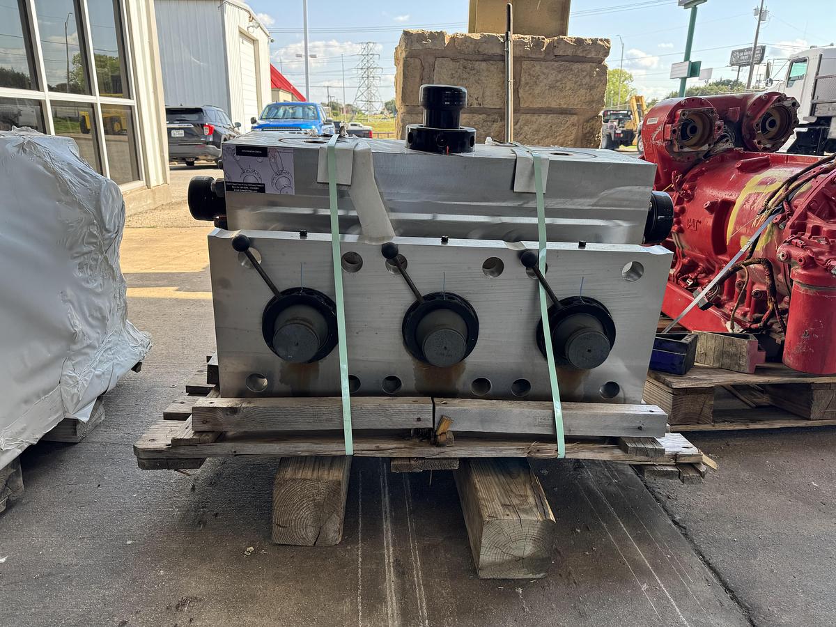 Used Sierra Tango Niner 150-3024 Triplex Fluid End - 4 1/2'' Plungers - NEW!