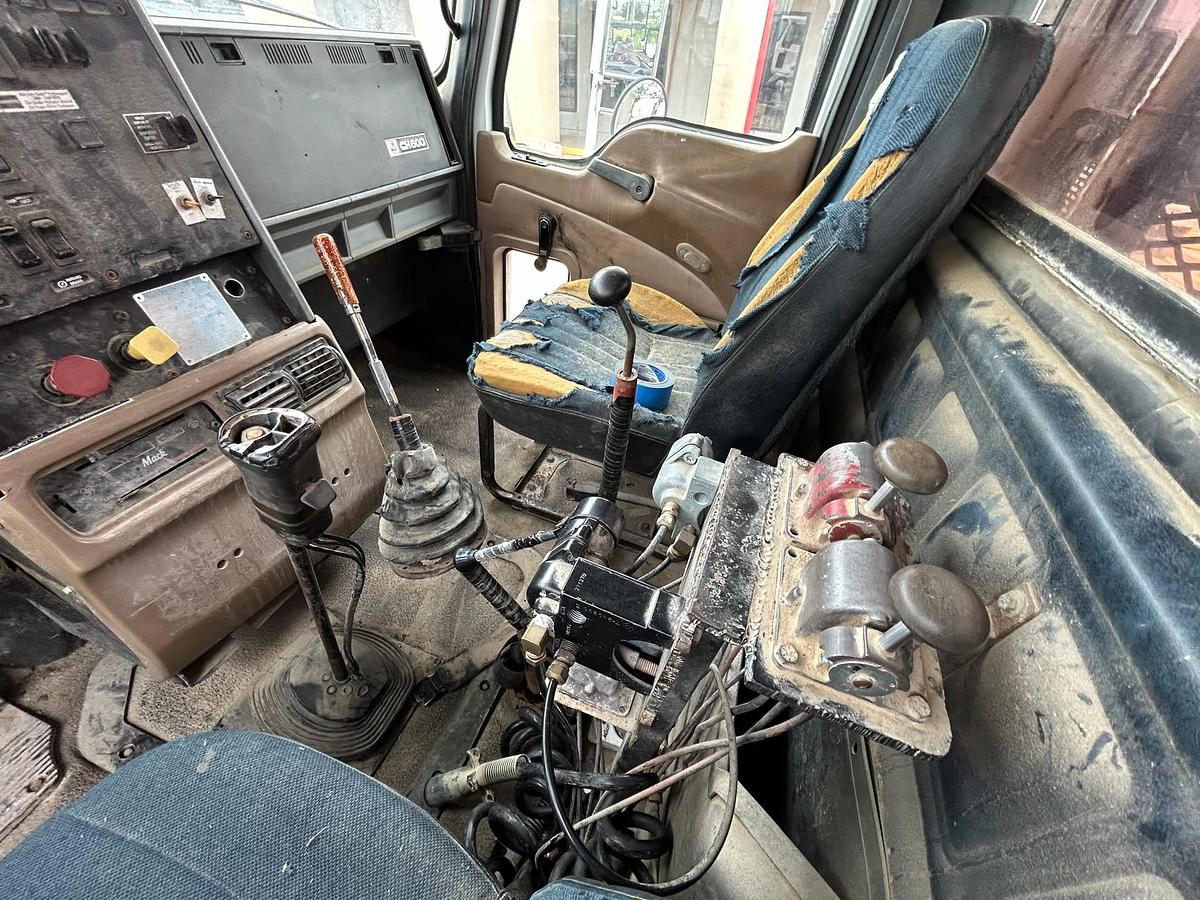 Used 1999 Mack CH613 60K Mech T/AWINCH Truck
