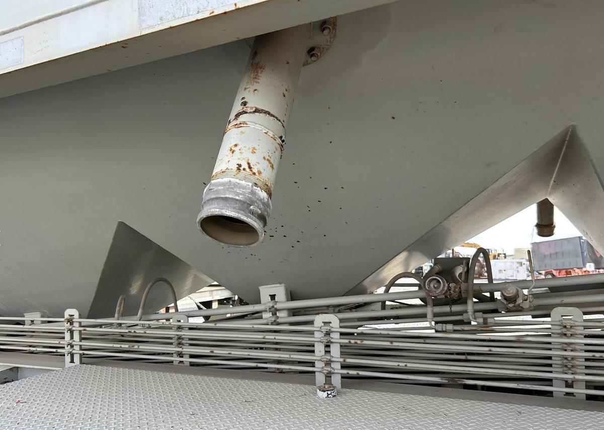 Used 2011 Appco FS-40 Bulk Sand Storage Trailer