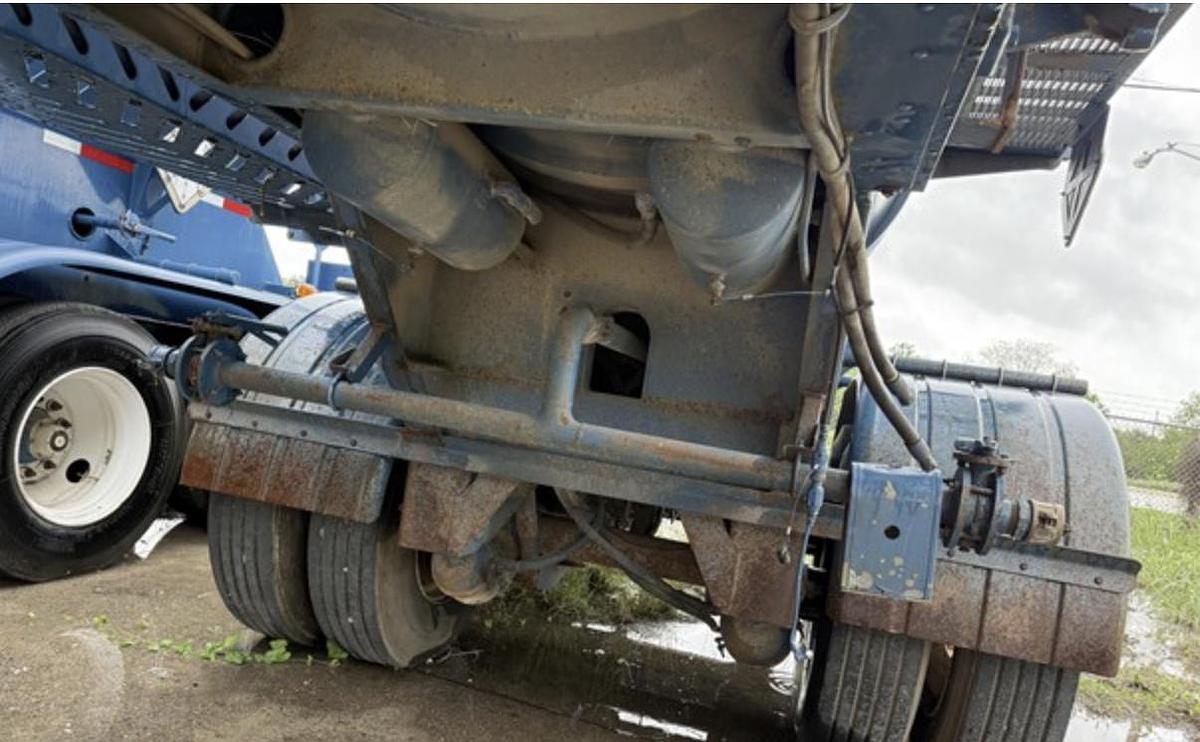 Used 2012 WILCO 4,100 GALLON W/ HYD AGITATORS T/A ACID TRANSPORT TRAILER